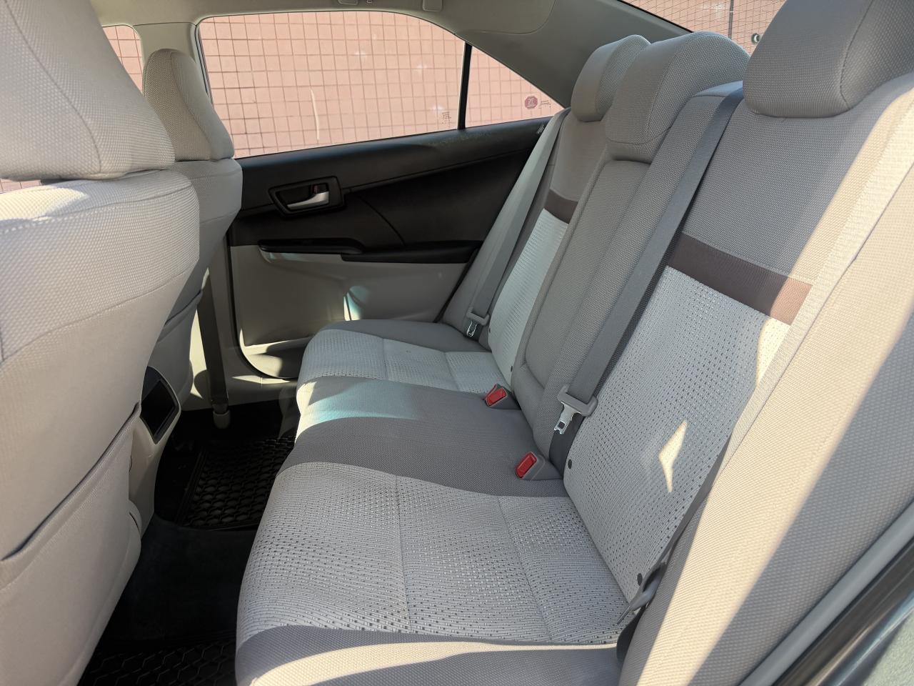 2012 Toyota Camry LE / AUTO / METICULOUSLY  MAINTAINED 129550 KMS !! Photo