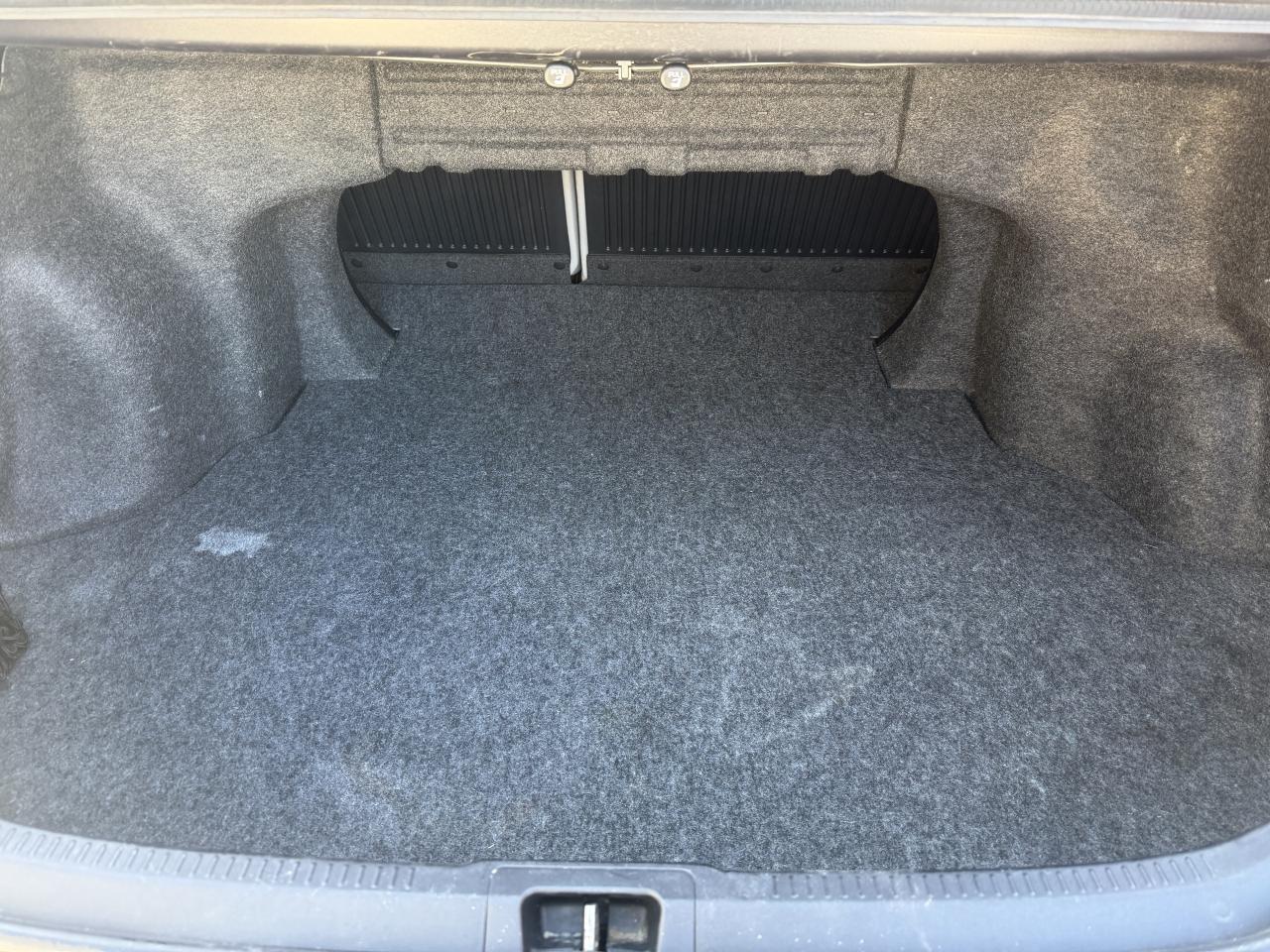 2012 Toyota Camry LE / AUTO / METICULOUSLY  MAINTAINED 129550 KMS !! Photo