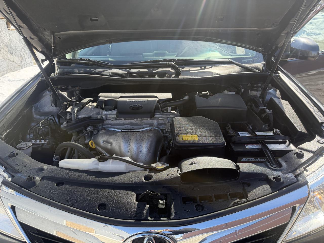 2012 Toyota Camry LE / AUTO / METICULOUSLY  MAINTAINED 129550 KMS !! Photo