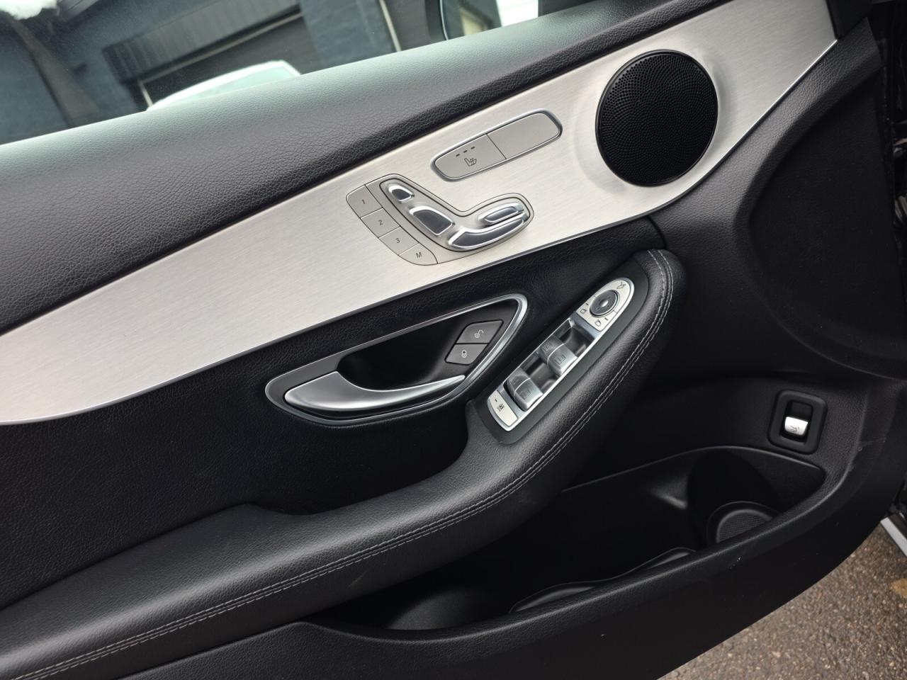 2016 Mercedes-Benz C-Class C300 4MATIC AMG PKG * NO ACCIDENTS / PANO / BLIND Photo