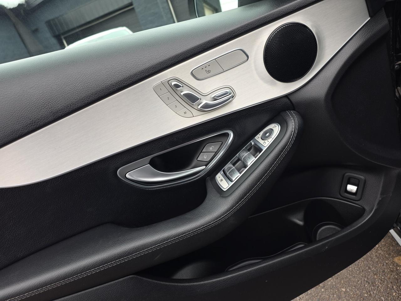 2016 Mercedes-Benz C-Class C300 4MATIC AMG PKG * NO ACCIDENTS / PANO / BLIND Photo