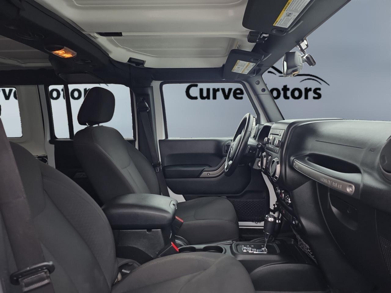 2017 Jeep WRANGLER UNLIMITED 4WD 4dr Sport * 1 OWNER / LOW KM / AUTOMATIC / 3.6 Photo