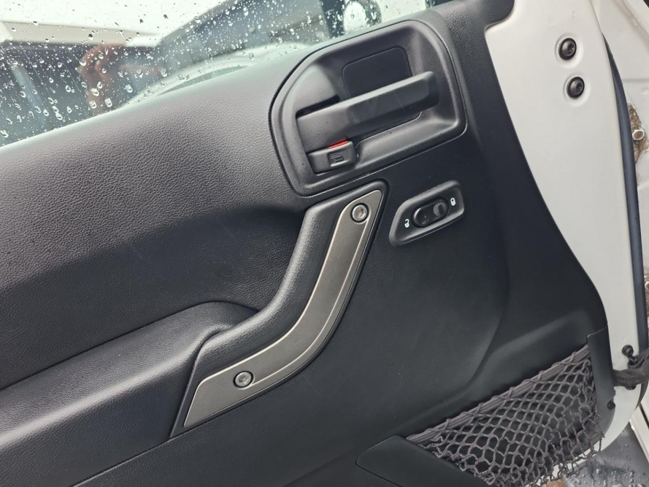 2017 Jeep WRANGLER UNLIMITED 4WD 4dr Sport * 1 OWNER / LOW KM / AUTOMATIC / 3.6 Photo