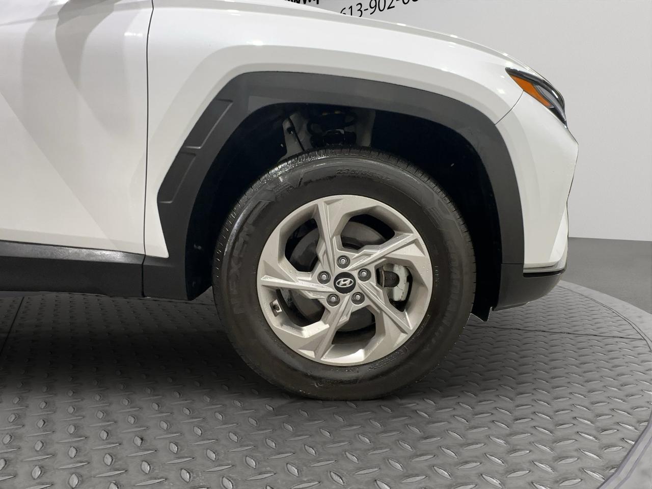 2023 Hyundai Tucson Essential | AWD | Lane Keeping Assist and Lane Departure Warning Photo5
