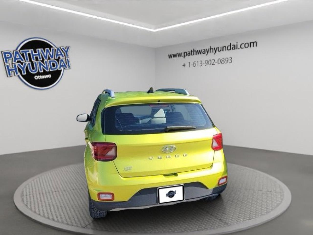 2020 Hyundai Venue Ultimate w/Black Interior Photo3