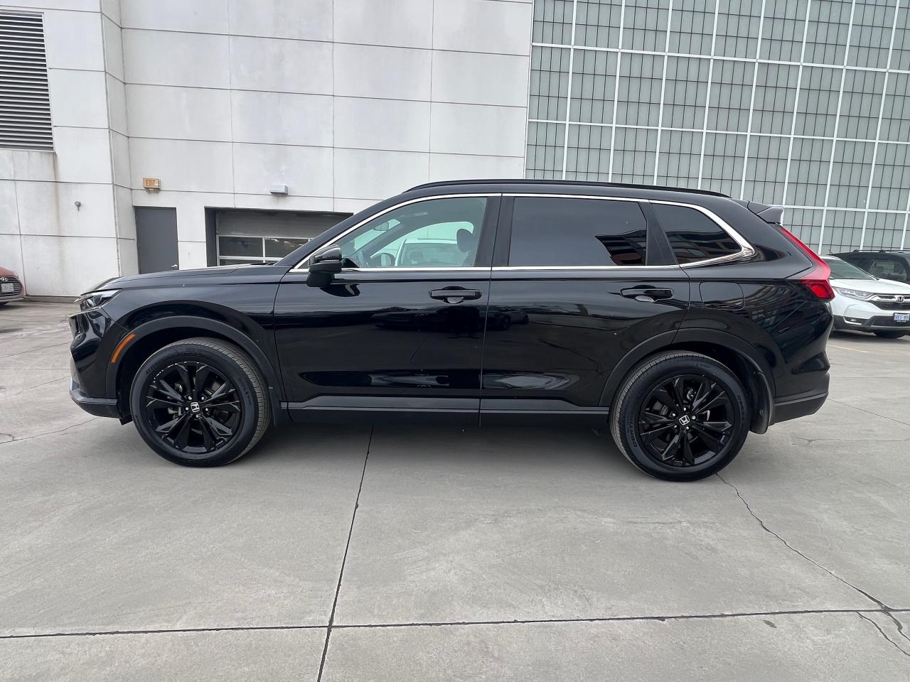 2023 Honda CR-V Hybrid Touring 4dr All-Wheel Drive Photo3