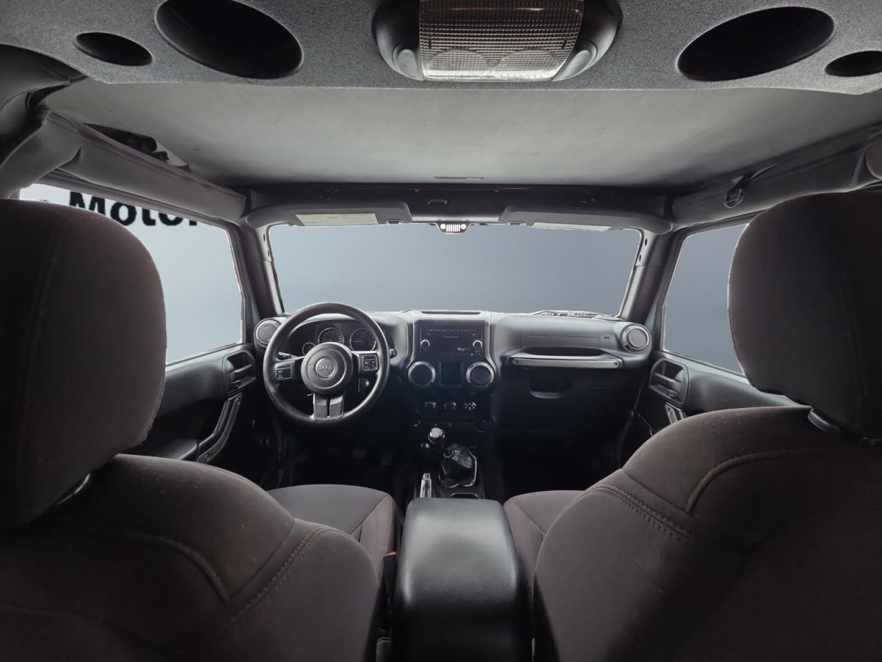 2015 Jeep Wrangler 4WD 2dr Sport * NO ACCIDENTS / MANUAL / BLUETOOTH Photo