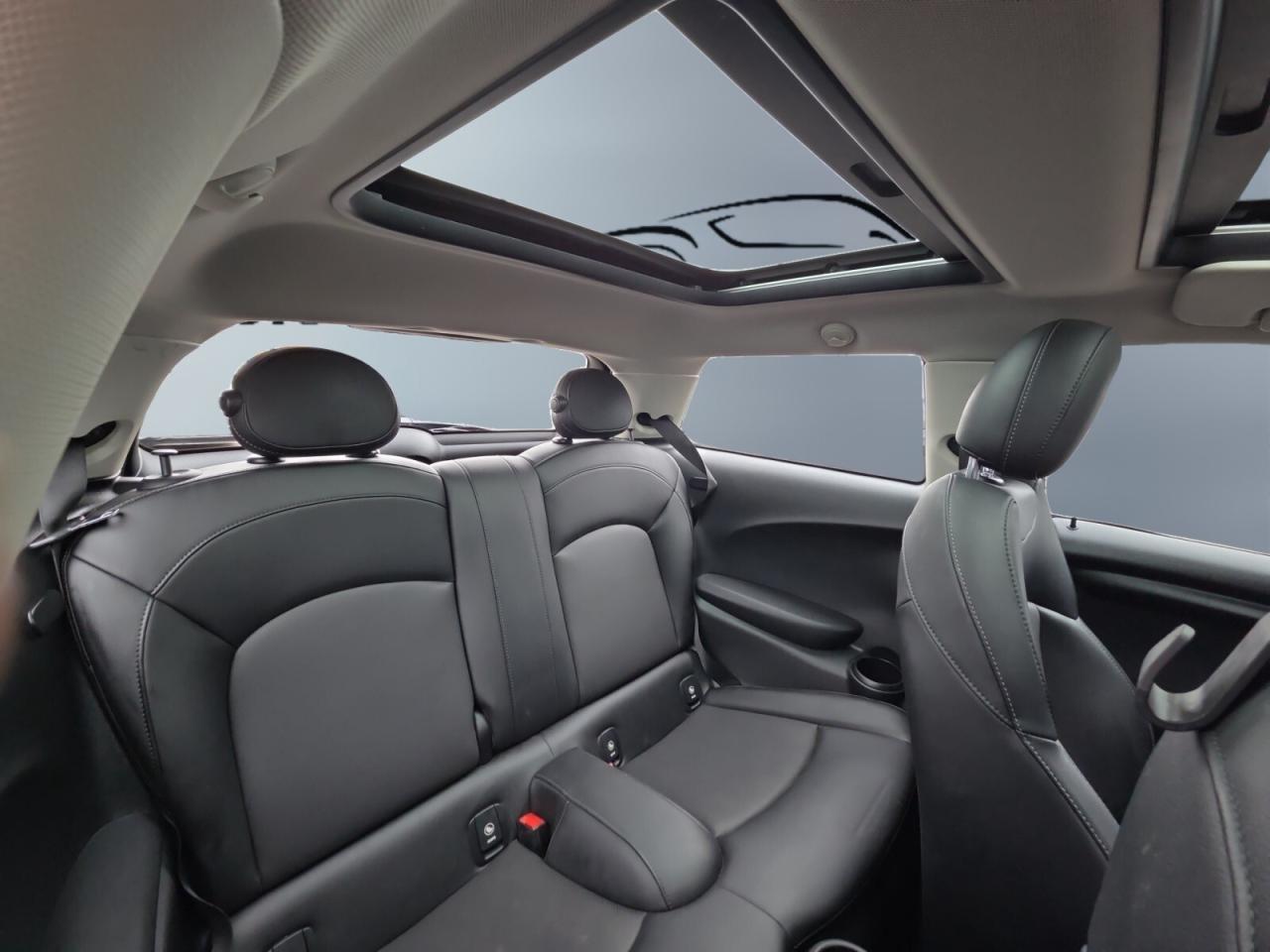 2016 MINI Cooper NO ACCIDENTS / AUTO / FREE WINTER SET / FULL SERVI Photo