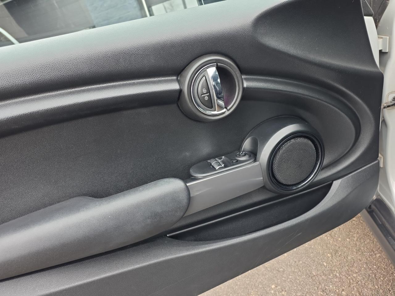 2016 MINI Cooper NO ACCIDENTS / AUTO / FREE WINTER SET / FULL SERVI Photo