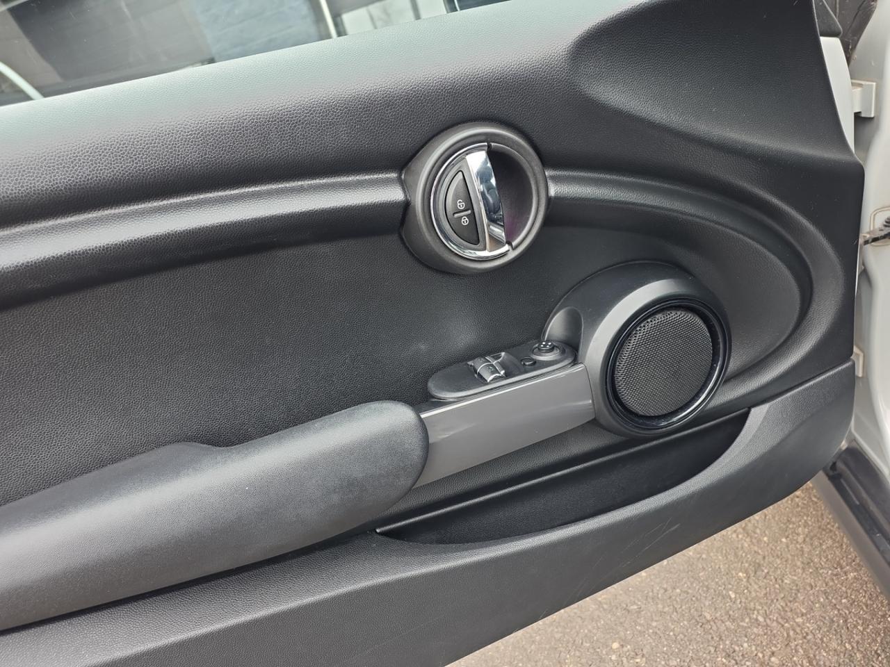 2016 MINI Cooper NO ACCIDENTS / AUTO / FREE WINTER SET / FULL SERVI Photo