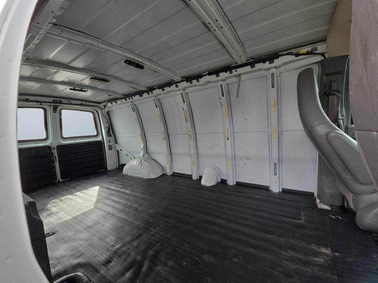 2020 Chevrolet Express 2500 155 * CAMERA / LOW KM / SERVICE HISTORY / BLU Photo