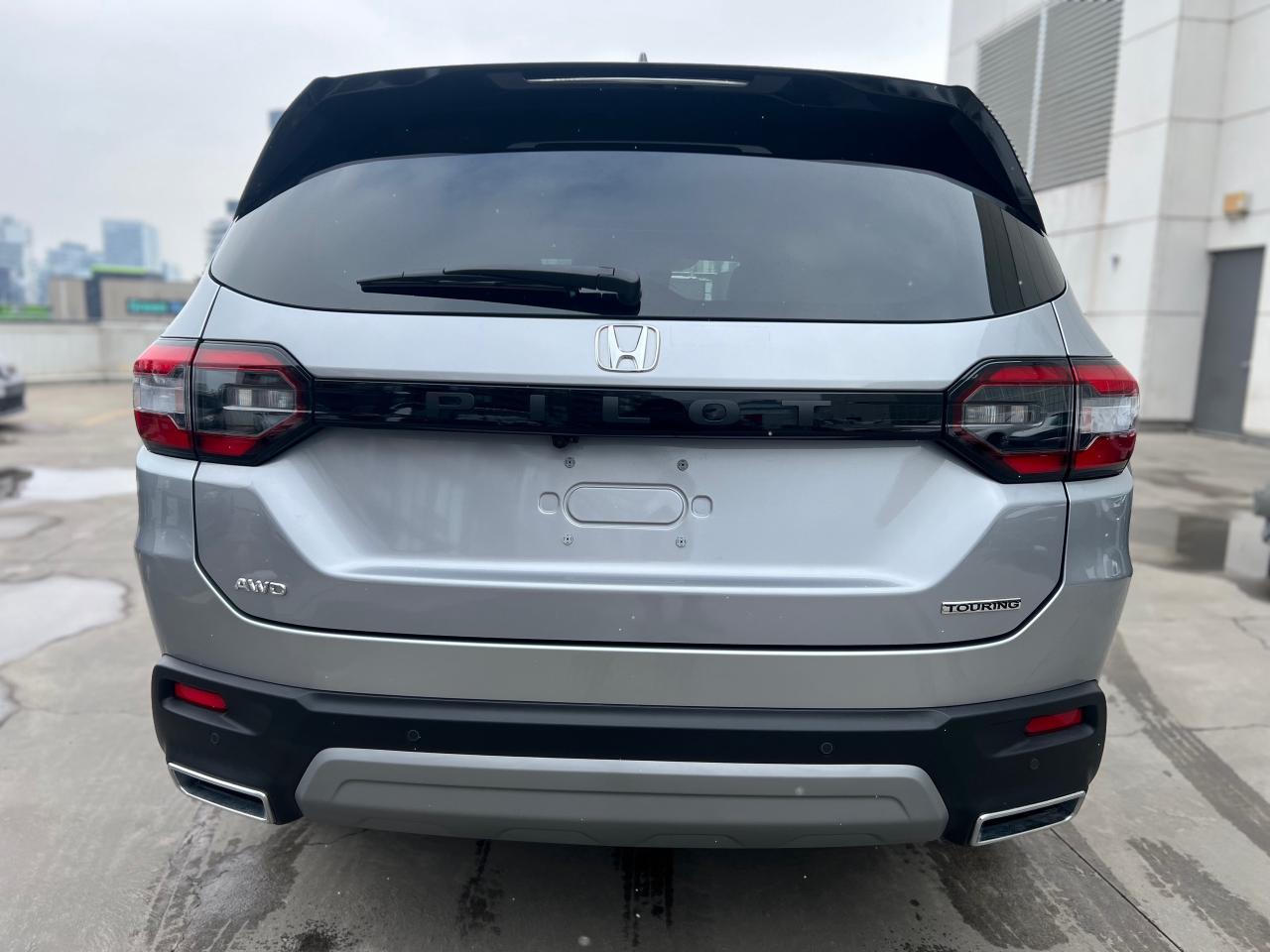 2025 Honda Pilot Touring 4dr All-Wheel Drive Photo