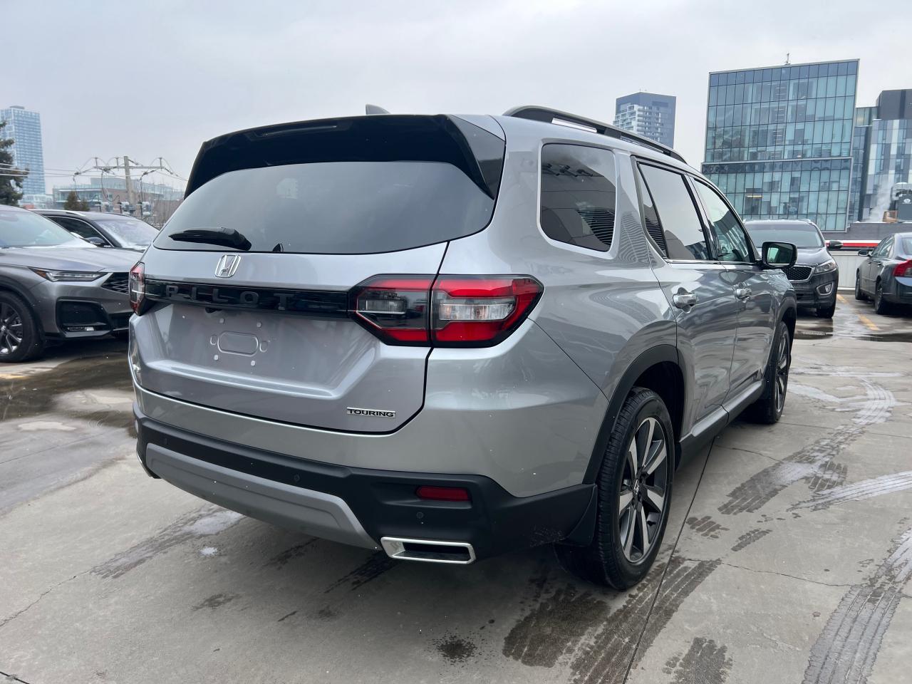 2025 Honda Pilot Touring 4dr All-Wheel Drive Photo