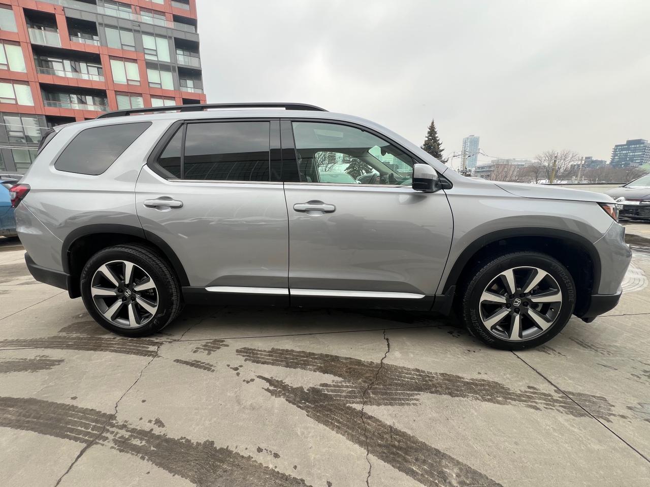 2025 Honda Pilot Touring 4dr All-Wheel Drive Photo