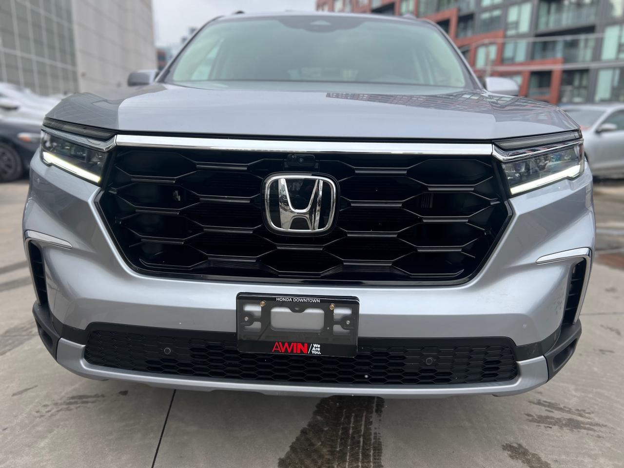 2025 Honda Pilot Touring 4dr All-Wheel Drive Photo