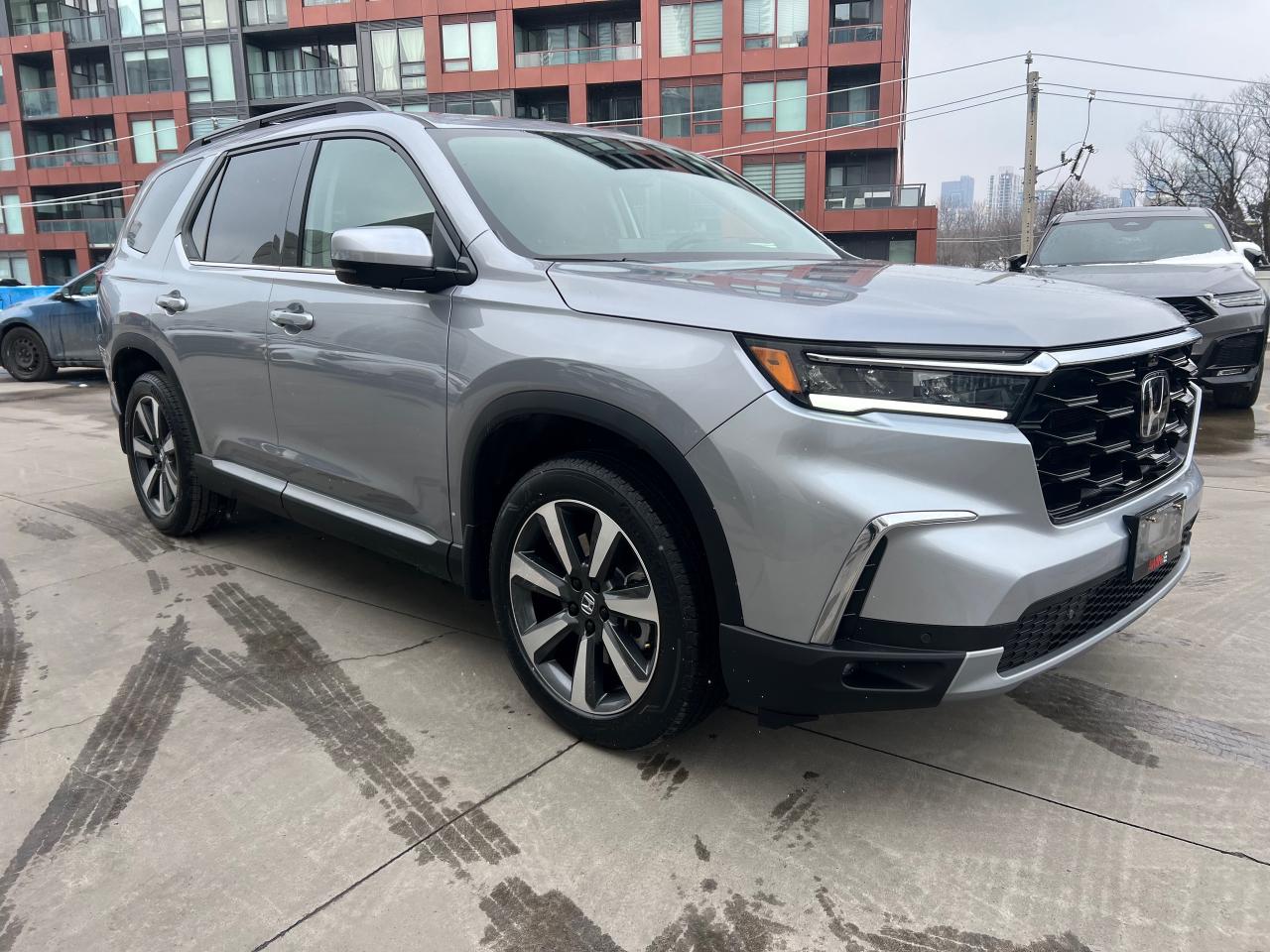 2025 Honda Pilot Touring 4dr All-Wheel Drive Photo