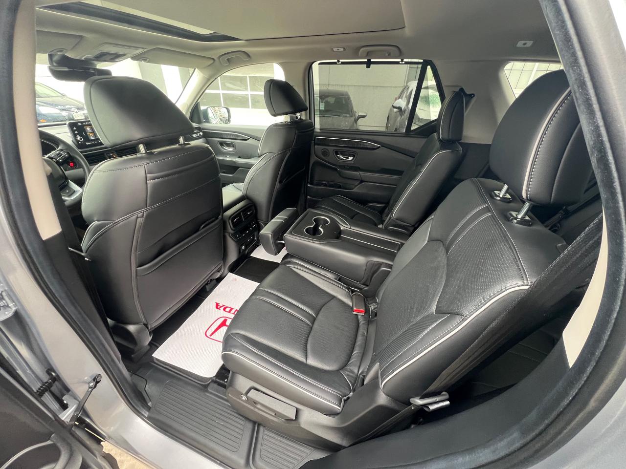 2025 Honda Pilot Touring 4dr All-Wheel Drive Photo