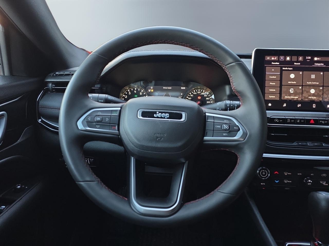 2024 Jeep Compass Trailhawk 4x4 * CARPLAY / CAMERA / LEATHER / LANE Photo