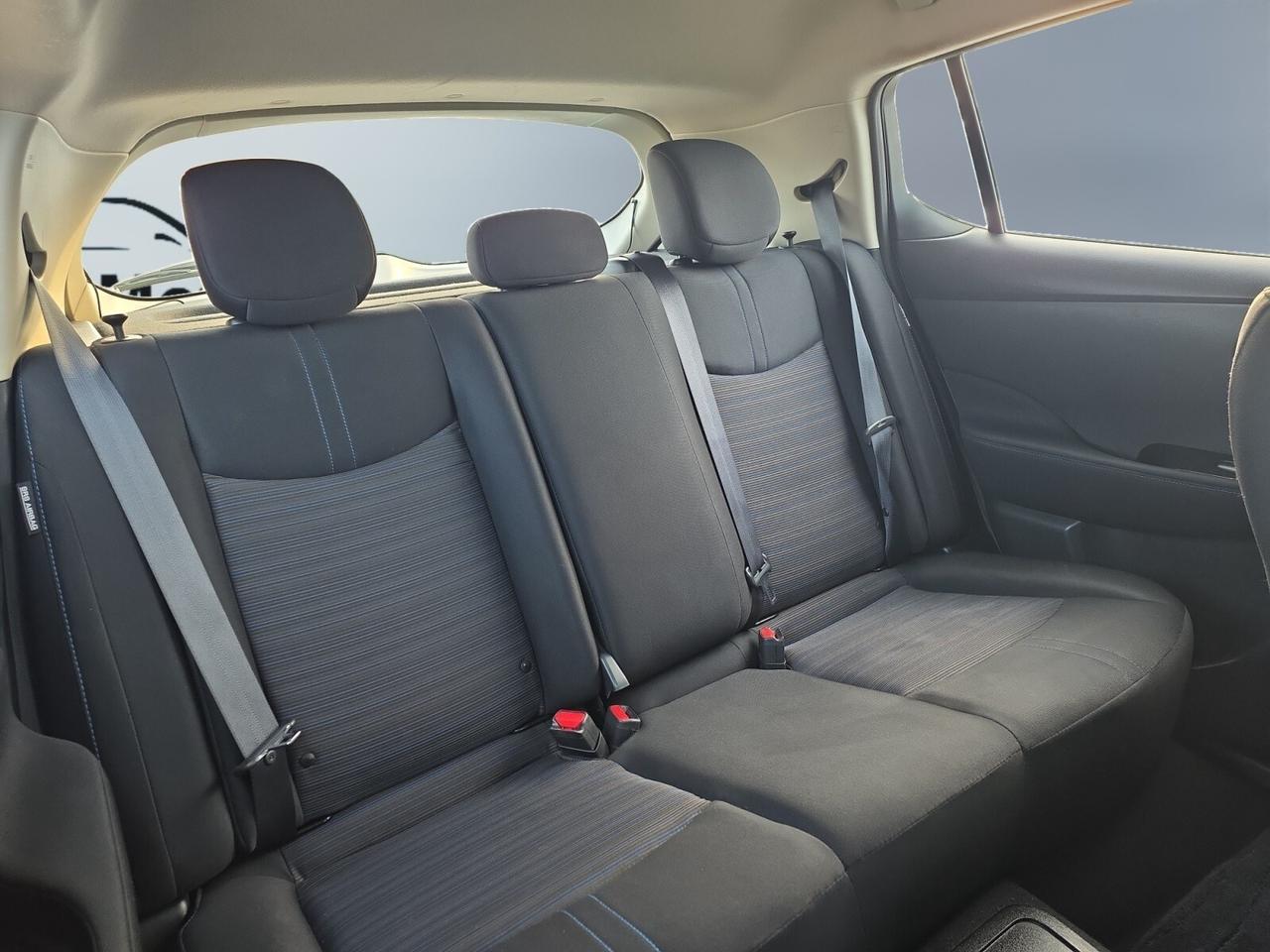 2021 Nissan Leaf SV Hatchback * NAVIGATION / CAMERA / CARPLAY / BLI Photo