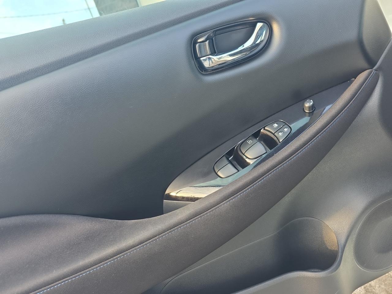 2021 Nissan Leaf SV Hatchback * NAVIGATION / CAMERA / CARPLAY / BLI Photo