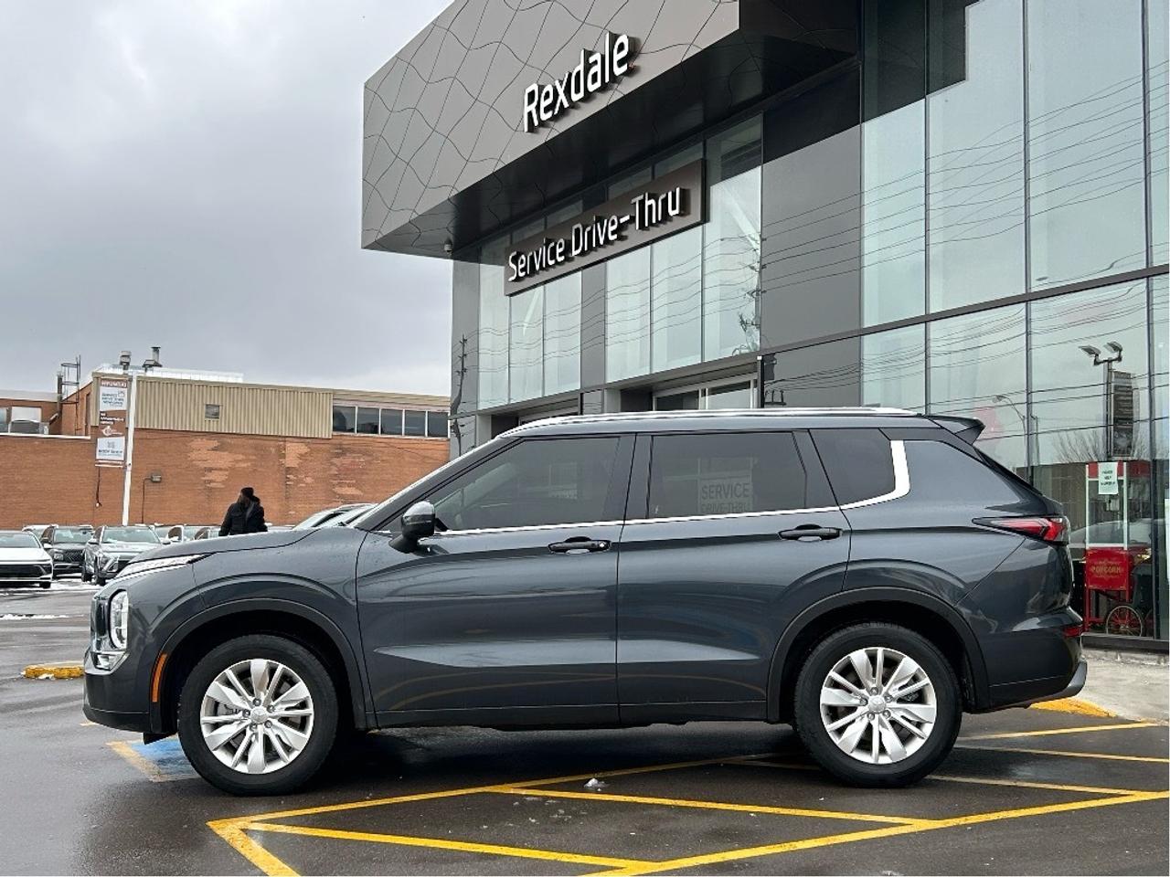 2025 Mitsubishi Outlander SE S-AWC   CLEAN CARFAX   ONE OWNER Photo