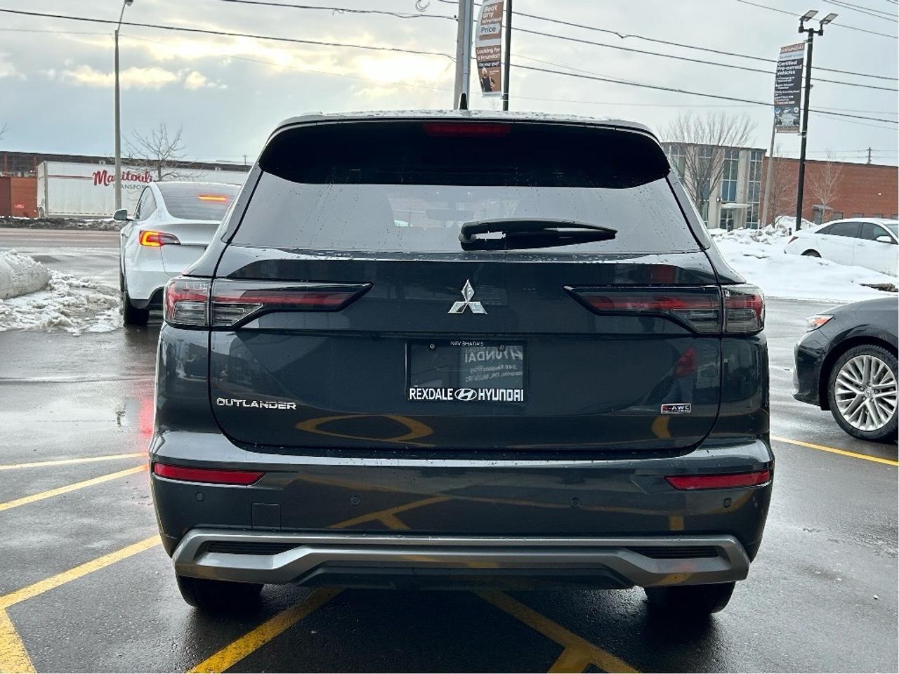 2025 Mitsubishi Outlander SE S-AWC   CLEAN CARFAX   ONE OWNER Photo