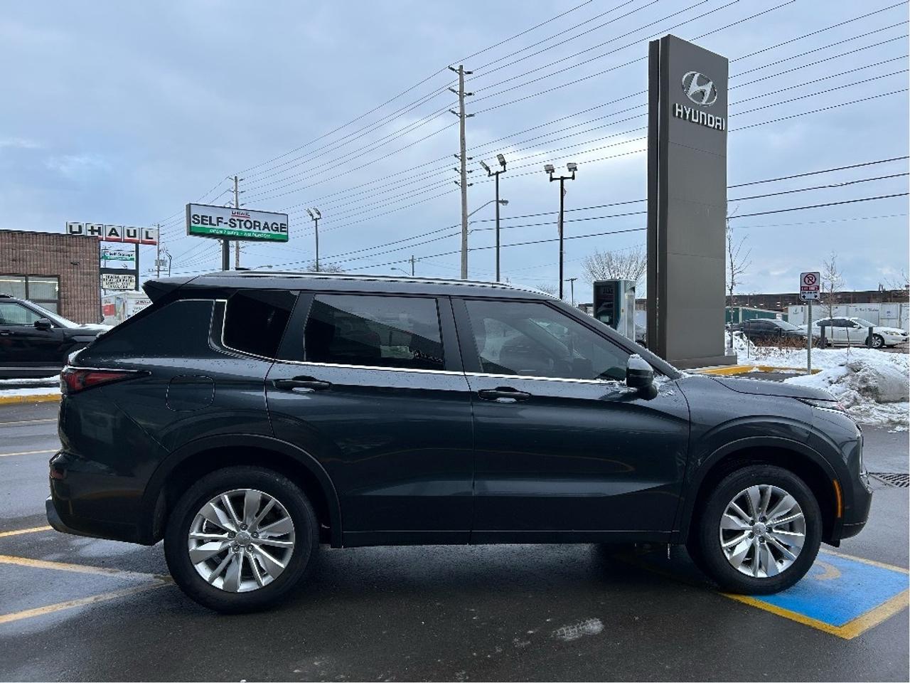 2025 Mitsubishi Outlander SE S-AWC   CLEAN CARFAX   ONE OWNER Photo