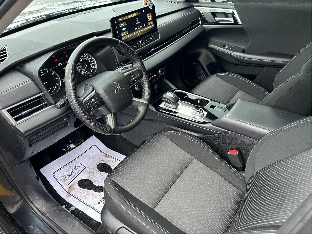 2025 Mitsubishi Outlander SE S-AWC   CLEAN CARFAX   ONE OWNER Photo