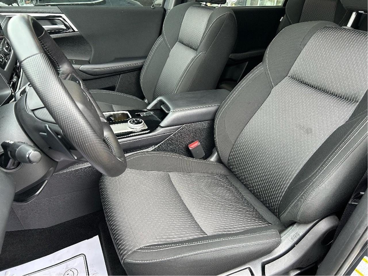 2025 Mitsubishi Outlander SE S-AWC   CLEAN CARFAX   ONE OWNER Photo