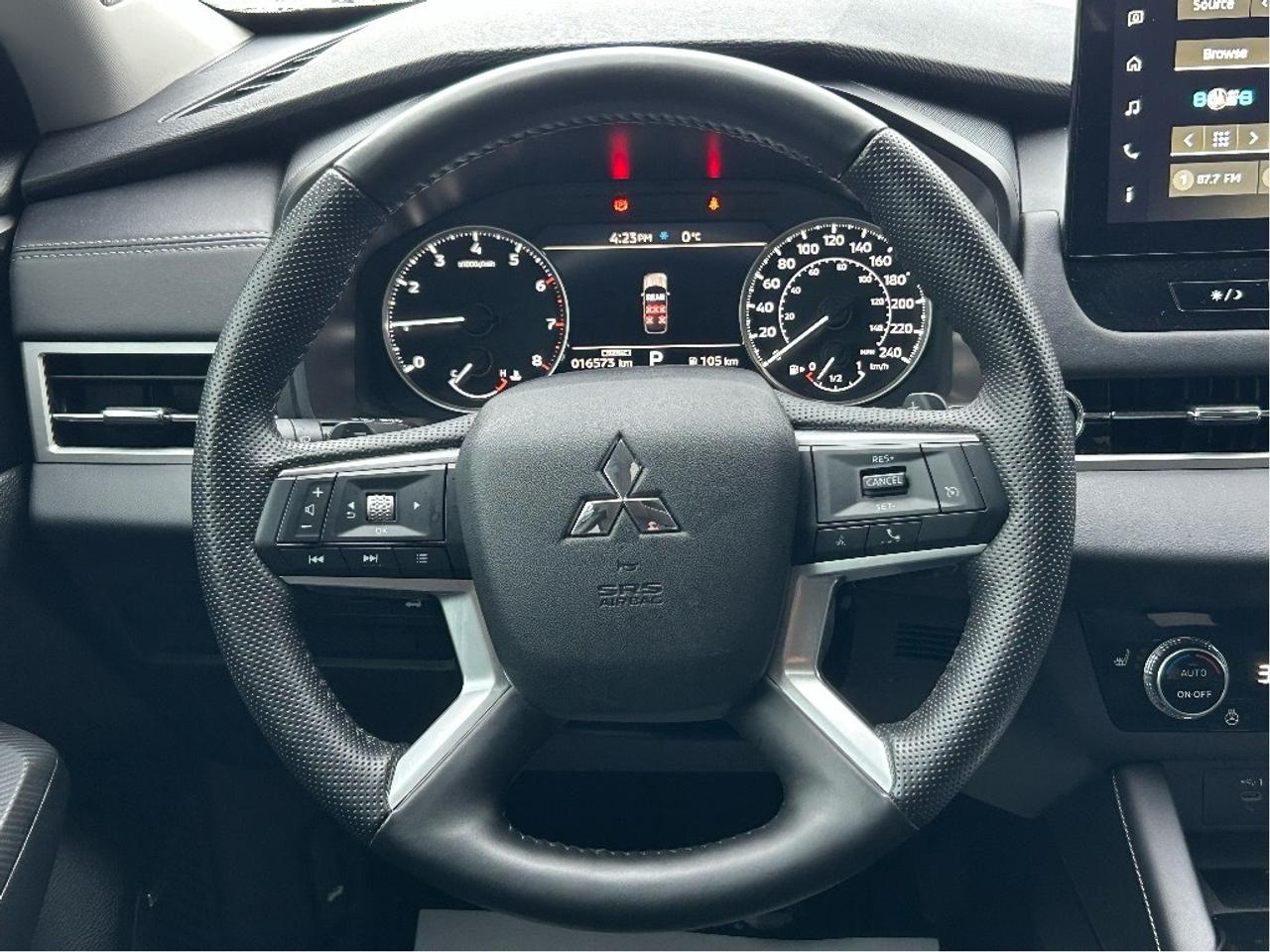 2025 Mitsubishi Outlander SE S-AWC   CLEAN CARFAX   ONE OWNER Photo