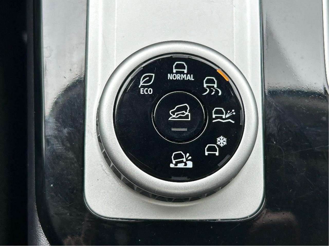 2025 Mitsubishi Outlander SE S-AWC   CLEAN CARFAX   ONE OWNER Photo