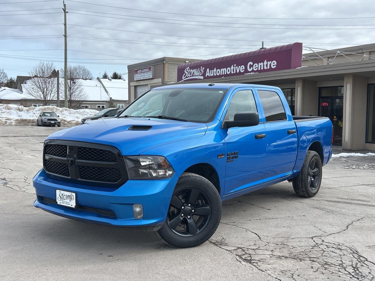 2022 RAM 1500 Classic Express CREWCAB 5.7L/4X4 CALL NAPANEE 613-354-2100 Photo