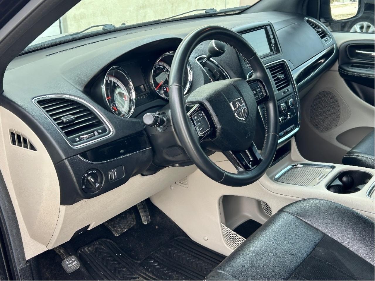 2018 Dodge Grand Caravan SXT Premium Plus Photo