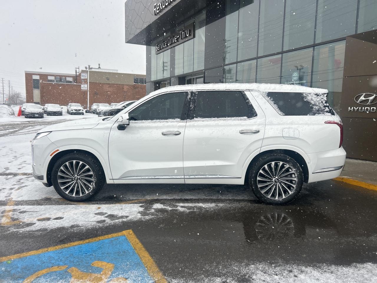 2025 Hyundai PALISADE Ultimate 7-Pass AWD   Starting from 5.29% OAC Photo