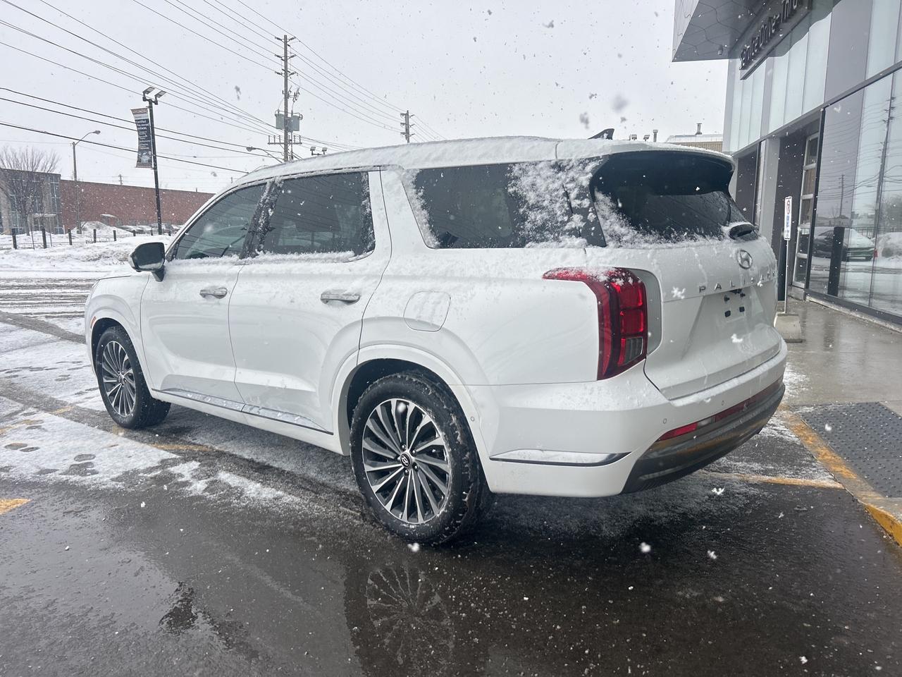 2025 Hyundai PALISADE Ultimate 7-Pass AWD   Starting from 5.29% OAC Photo2