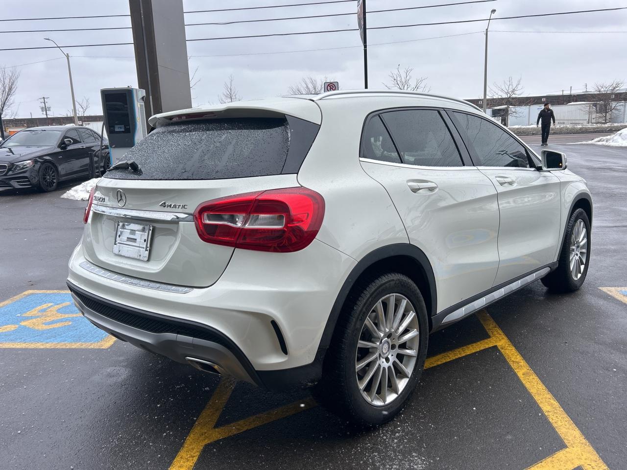 2015 Mercedes-Benz GLA-Class 4MATIC 4dr GLA 250 Photo4