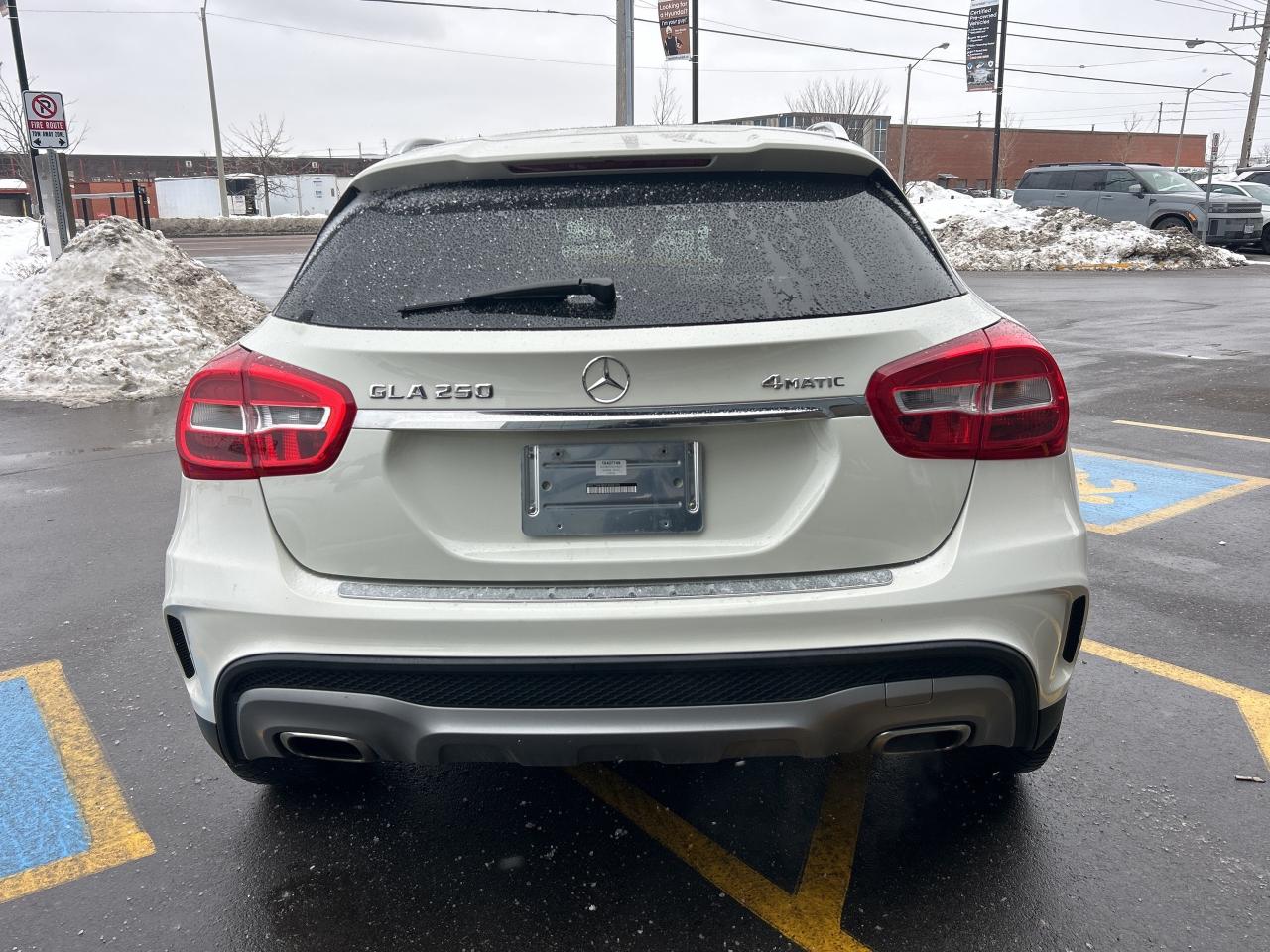 2015 Mercedes-Benz GLA-Class 4MATIC 4dr GLA 250 Photo3