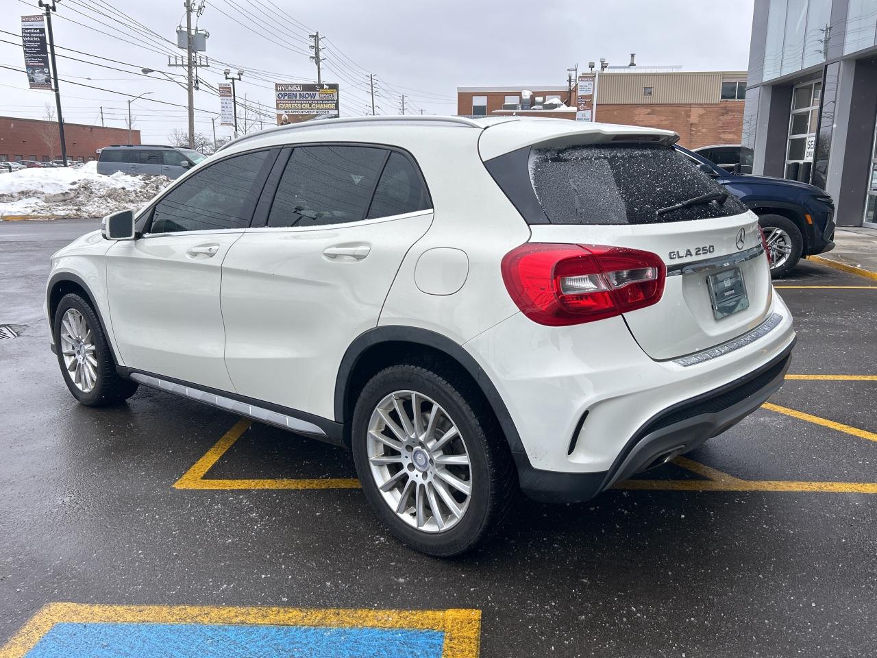 2015 Mercedes-Benz GLA-Class 4MATIC 4dr GLA 250 Photo2