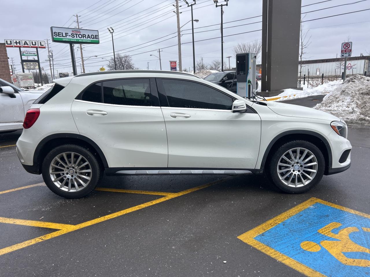 2015 Mercedes-Benz GLA-Class 4MATIC 4dr GLA 250 Photo