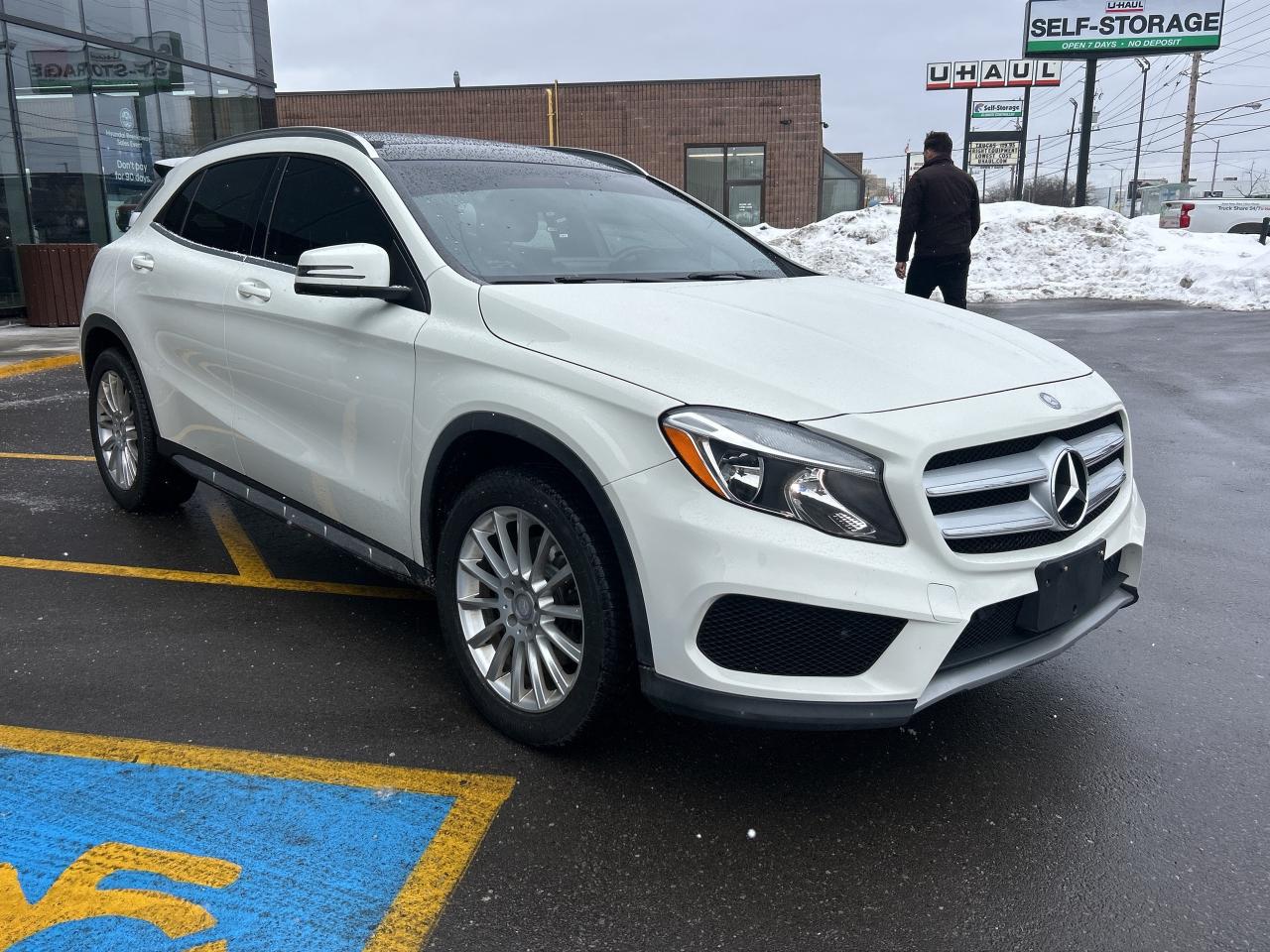 2015 Mercedes-Benz GLA-Class 4MATIC 4dr GLA 250 Photo