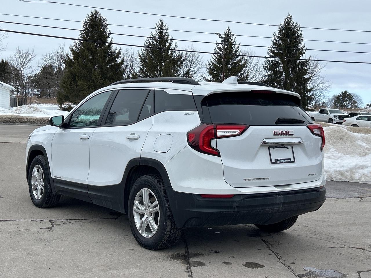 2024 GMC Terrain SLE Photo2