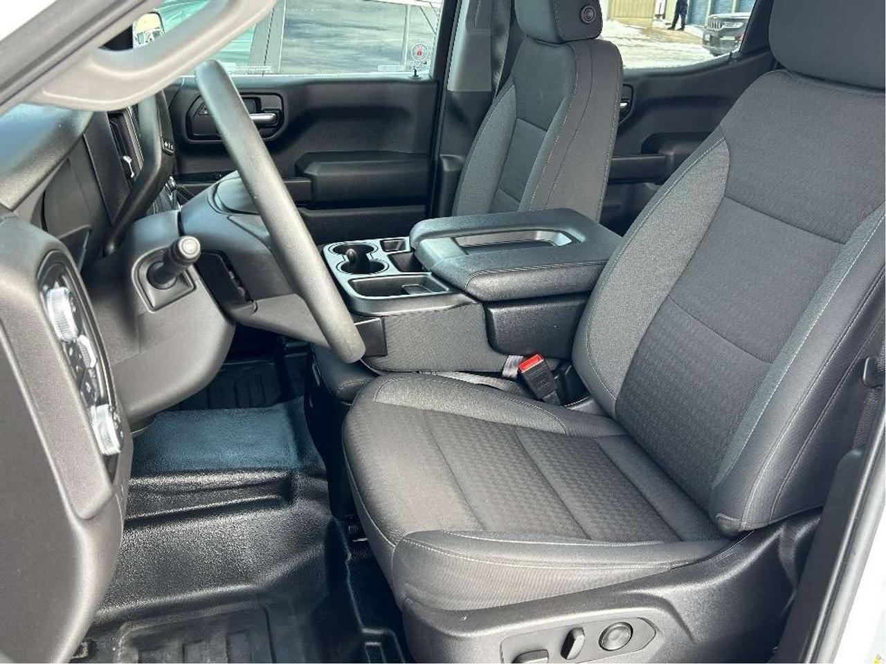 2024 GMC Sierra 1500 Pro 5.3L/4X4/BACKUP CAM CALL NAPANEE 613-354-2100 Photo