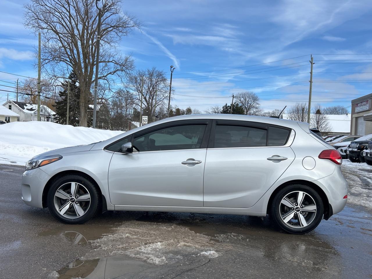 2018 Kia Forte5 EX HEATED SEATS/BACKUP CAM CALL PICTON 100K KM'S Photo