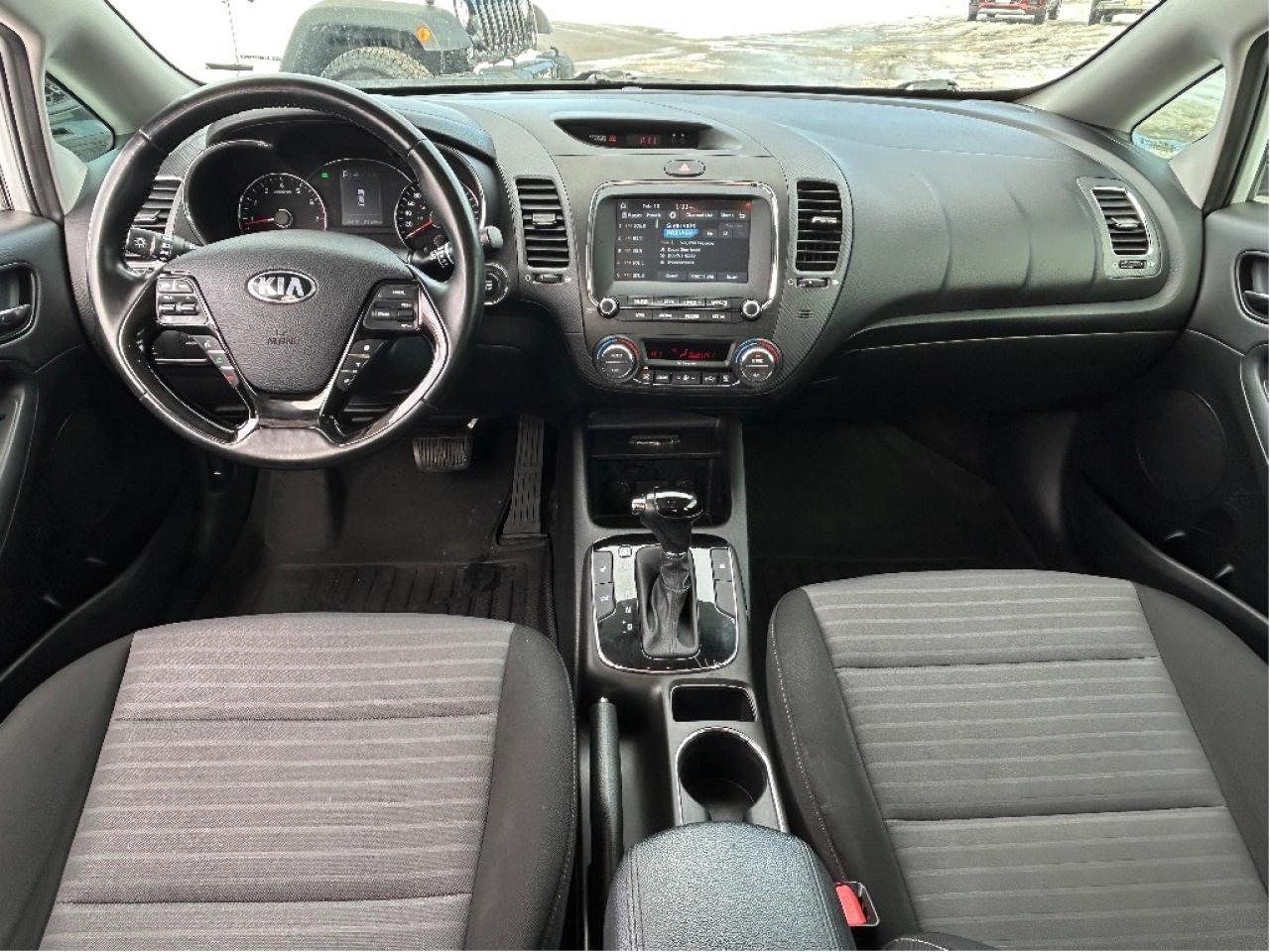 2018 Kia Forte5 EX HEATED SEATS/BACKUP CAM CALL PICTON 100K KM'S Photo