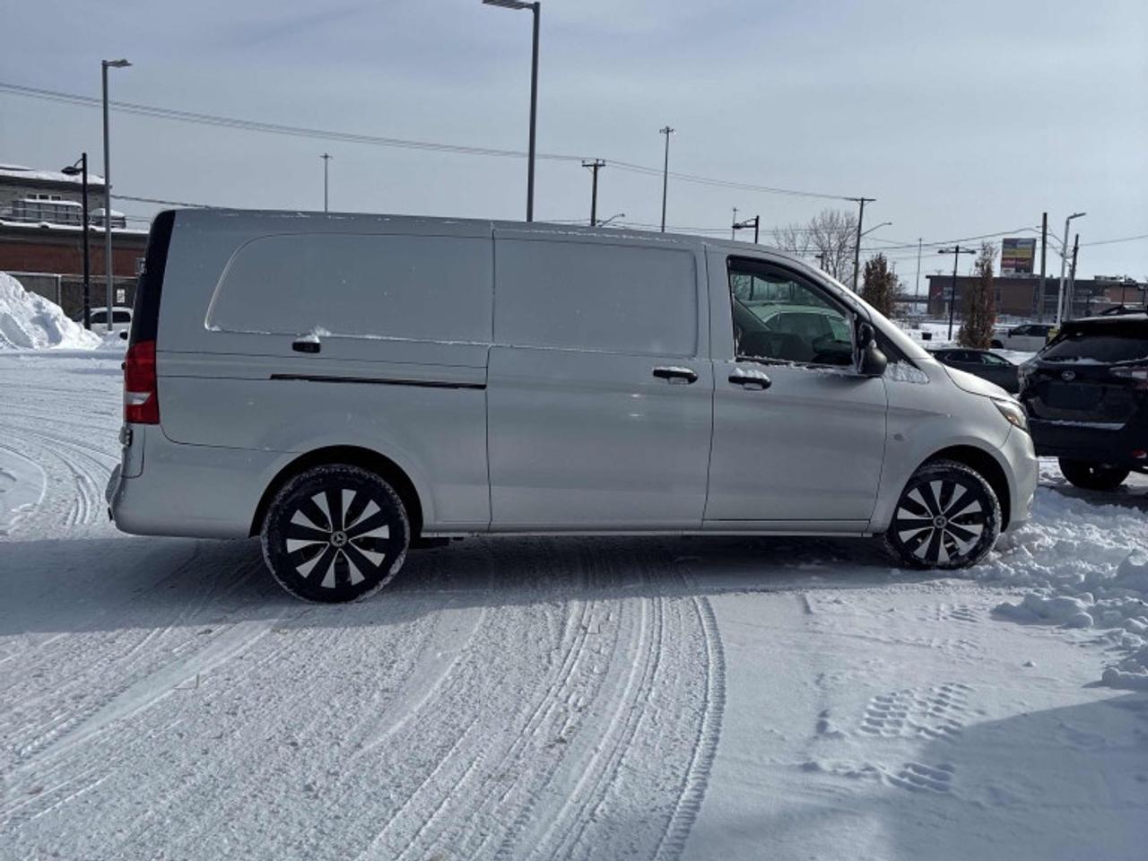 2022 Mercedes-Benz Metris Passenger Van 135WB - Deluxe Package - Clean Carfax Photo2