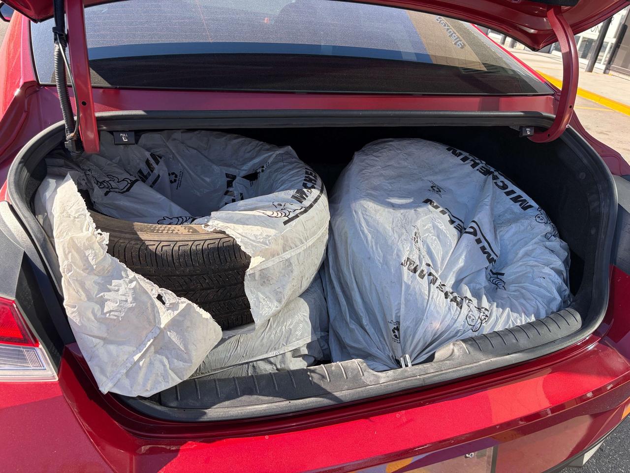 2021 Hyundai Elantra Preferred IVT w-Sun & Tech Package Photo