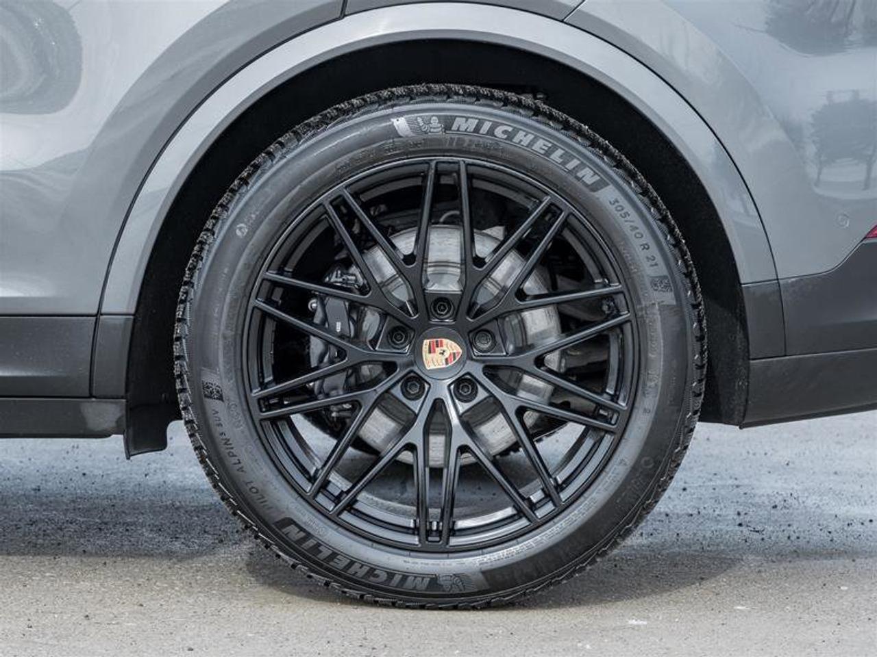 2025 Porsche Cayenne Coupe AWD Premium Pkg Plus 21 RS Spyder Design Whe Photo