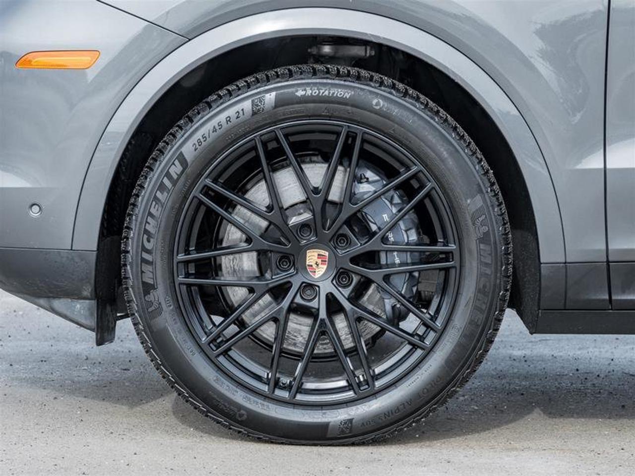 2025 Porsche Cayenne Coupe AWD Premium Pkg Plus 21 RS Spyder Design Whe Photo