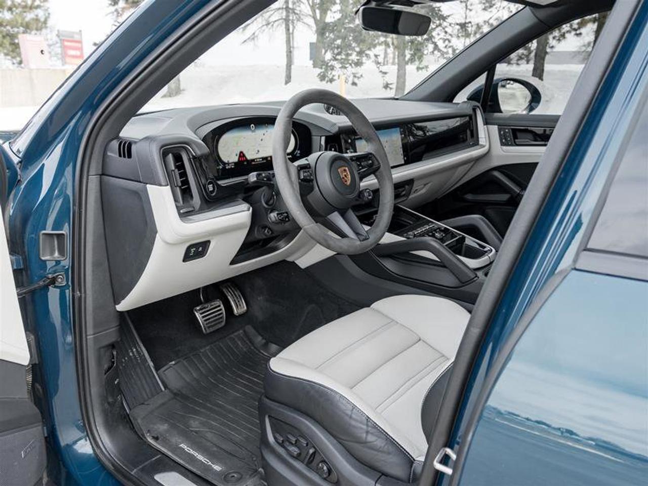 2024 Porsche Cayenne S AWD Premium Pkg Plus SportDesign Pkg in High Glo Photo