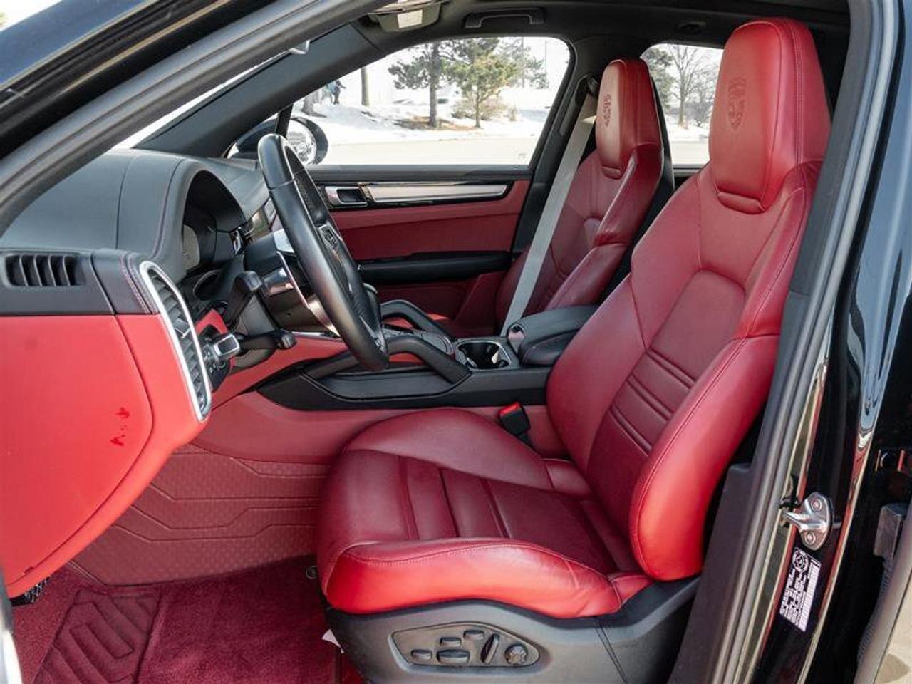 2023 Porsche Cayenne Platinum Edition AWD CPO Assistance Pkg Premium Pk Photo